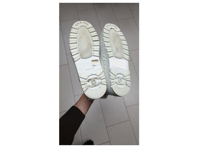 Botas de combate Chanel 2021 con logo CC entrelazado Talla 37 Pre-owned - vista 2