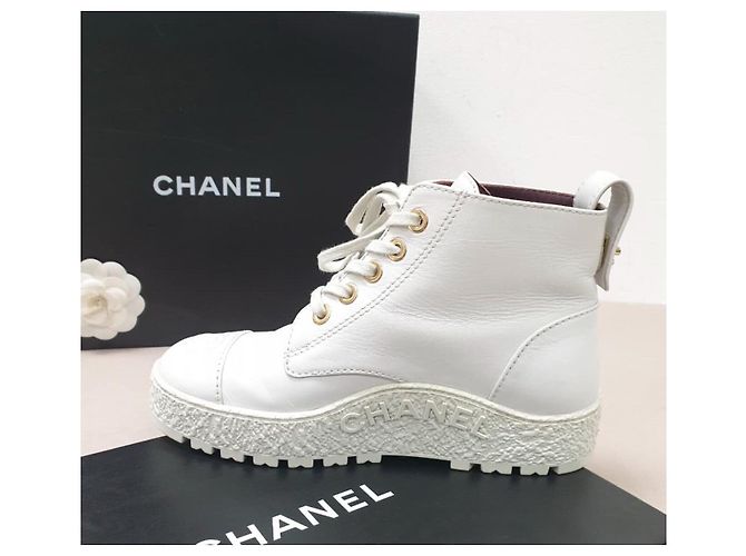Botas de combate Chanel 2021 con logo CC entrelazado Talla 37 Pre-owned - vista 4
