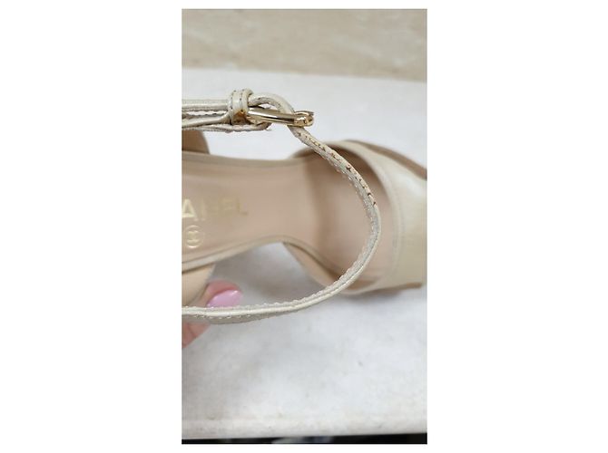 Sandalo slingback beige marrone Chanel taglia 40 usato - vista 11