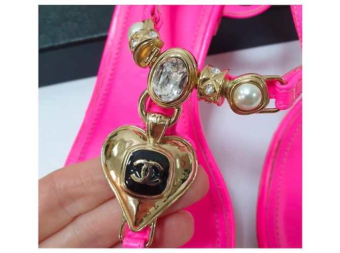 Infradito Chanel 2024 Rosa Fluo Taglia 37,5 Usate - vista 3