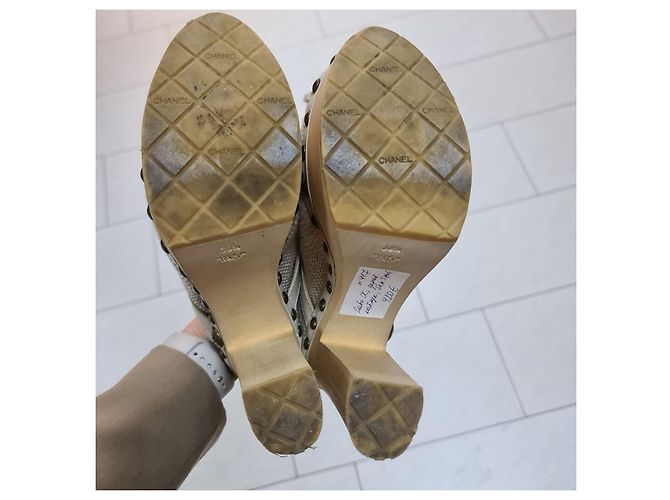 Zuecos de Plataforma Chanel Edición Limitada Hardware de Joyas Talla 39,5 Usado - vista 11