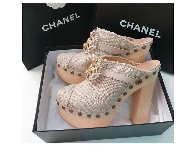 Zuecos de Plataforma Chanel Edición Limitada Hardware de Joyas Talla 39,5 Usado - vista 2