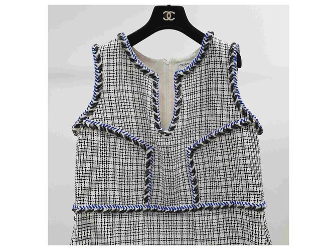 Abito senza maniche in tweed argento con rifinitura a zigzag bianco e blu CHANEL Taglia 46 Usato - vista 2