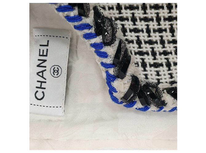 Abito senza maniche in tweed argento con rifinitura a zigzag bianco e blu CHANEL Taglia 46 Usato - vista 5