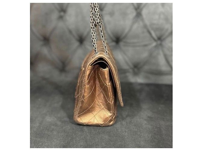 Bolso Clásico Reissue Double Flap de Chanel en Piel de Ternera Envejecida Bronce de Segunda Mano - vista 3