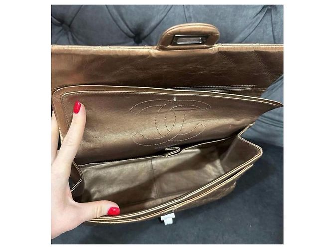 Bolso Clásico Reissue Double Flap de Chanel en Piel de Ternera Envejecida Bronce de Segunda Mano - vista 4