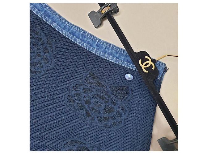 FALDA MINI DE DENIM CAMELIA CHANEL TALLA 38 DE SEGUNDA MANO - vista 2