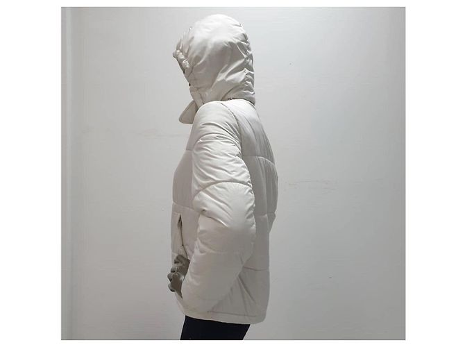 Chaleco puffer Gucci blanco con cuello de rosa talla 42 de segunda mano - vista 6