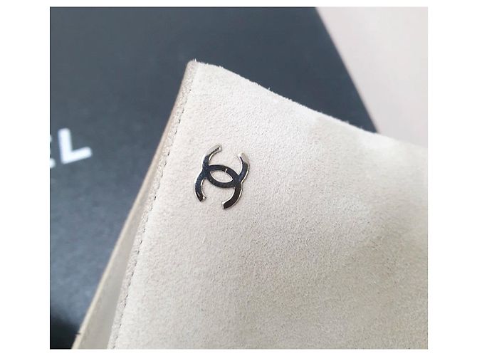 Grau Wildleder Schnürstiefeletten Chanel Größe 39 Vorbesitz - Ansicht 3