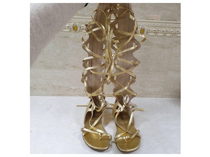 Timeless Chanel Gold Gladiator Sandalen Größe 38 Gebraucht - Ansicht 2