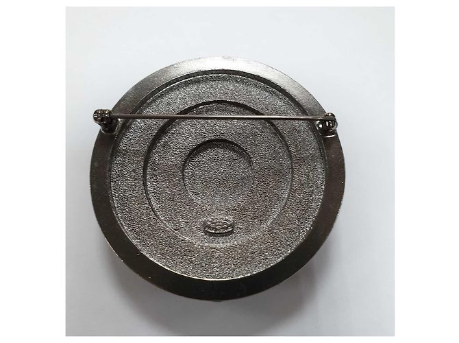 Spilla rotonda Chanel 11A Usata - vista 3