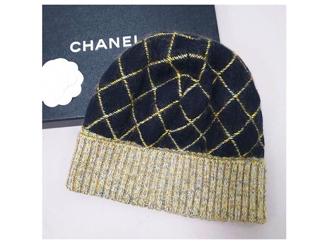 Cappello in Mohair e Seta Chanel Usato - vista 2