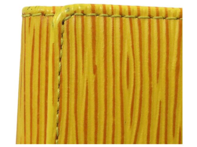 Billetera bi-fold de cuero Epi Louis Vuitton Amarillo - vista 15