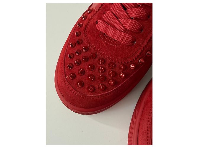 Sneakers in suede rosso Christian Louboutin con borchie - vista 3