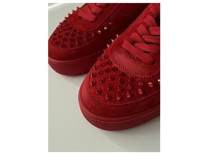 Sneakers in suede rosso Christian Louboutin con borchie - vista 4