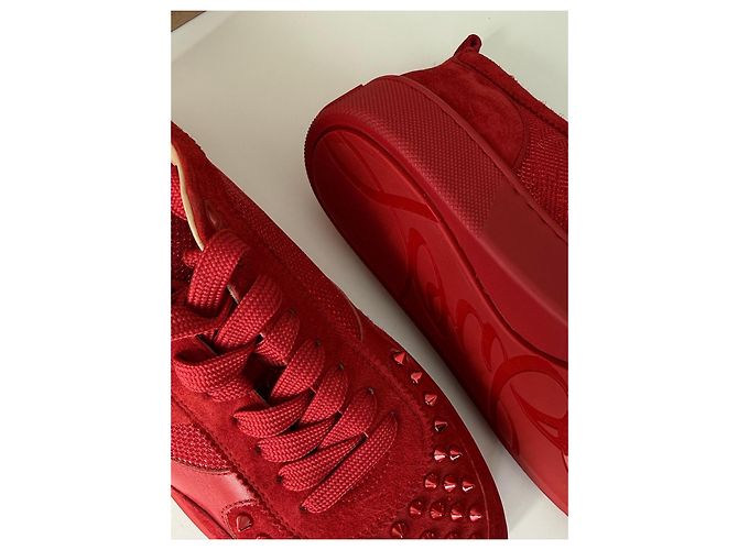 Sneakers in suede rosso Christian Louboutin con borchie - vista 9