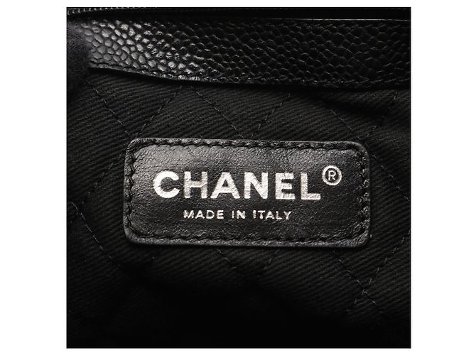 Schwarze CC-beschichtete Canvas-Tasche von Chanel - Ansicht 4