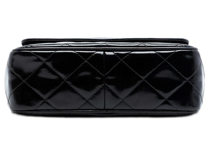 Camera Bolsa de câmera em couro patenteado acolchoado preto CC da Chanel - vista 3