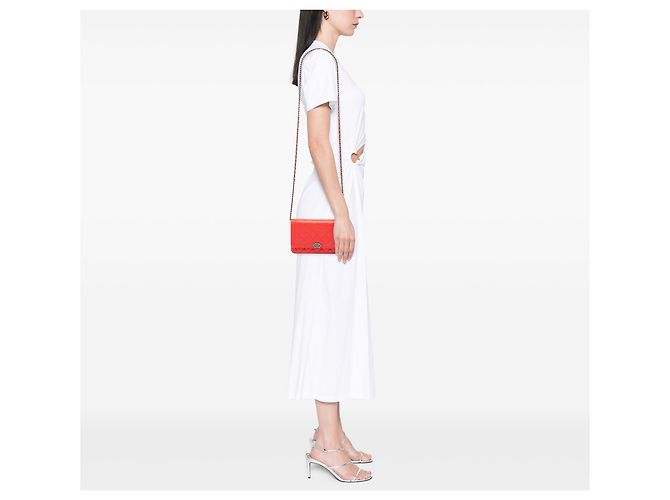 Chanel Rotes, gestepptes Lammleder Boy Wallet mit Kette - Ansicht 7