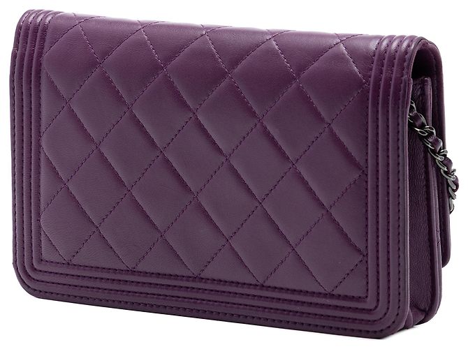 Chanel Lila gesteppte Lammleder Boy Geldbörse mit Kette - Ansicht 2