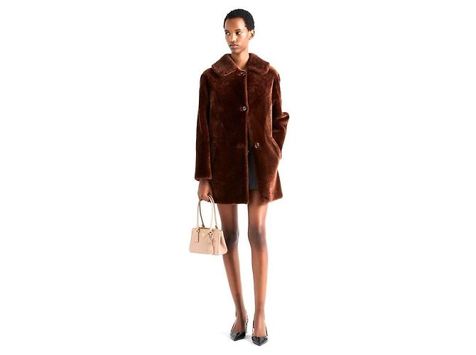 Casaco Prada em shearling marrom chocolate - vista 2