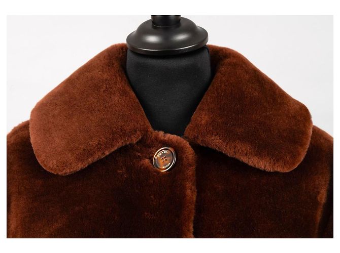 Casaco Prada em shearling marrom chocolate - vista 3