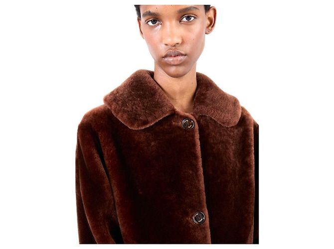 Casaco Prada em shearling marrom chocolate - vista 6