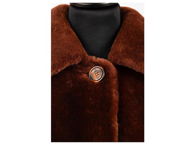 Casaco Prada em shearling marrom chocolate - vista 7