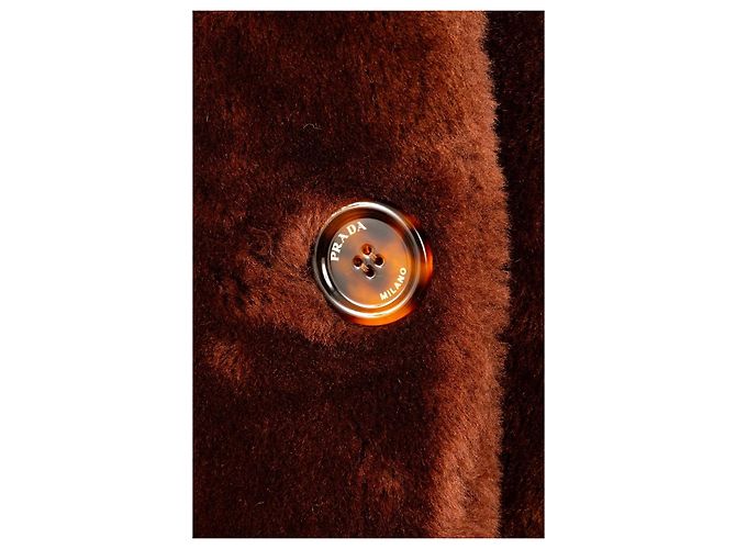 Casaco Prada em shearling marrom chocolate - vista 9