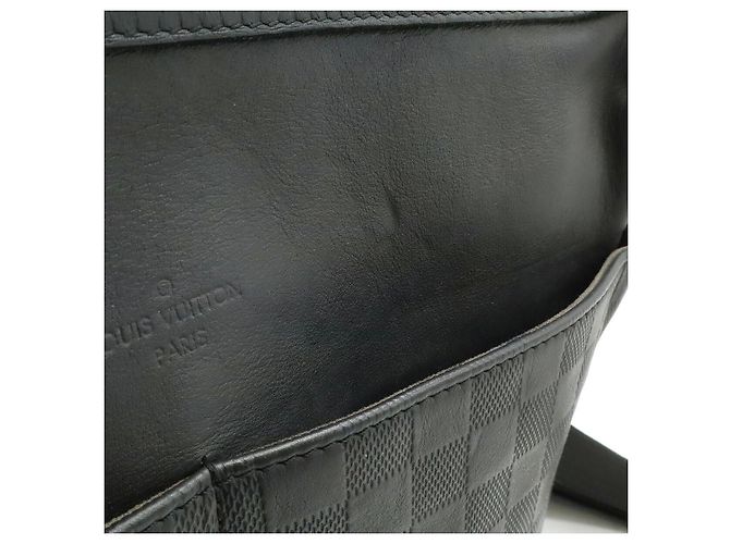 Borsa Messenger Louis Vuitton Damier Infini Calypso MM Nero - vista 8