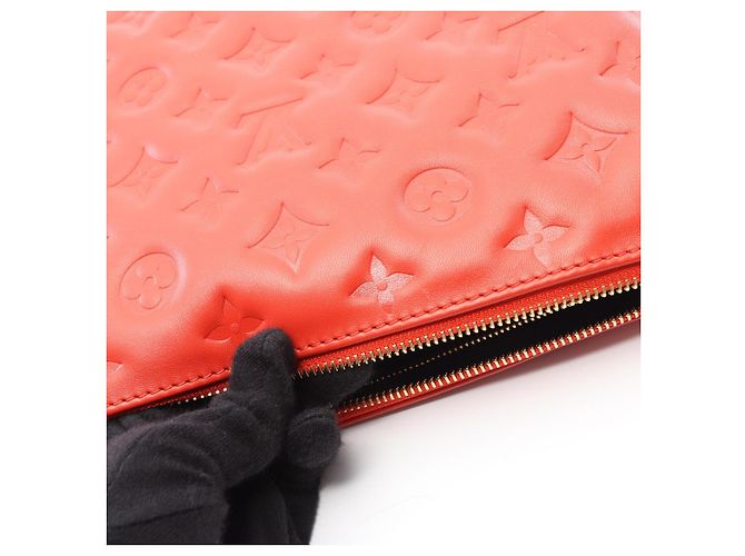 Louis Vuitton Monogram Prägung Leder Coussin PM Tasche Rot - Ansicht 3