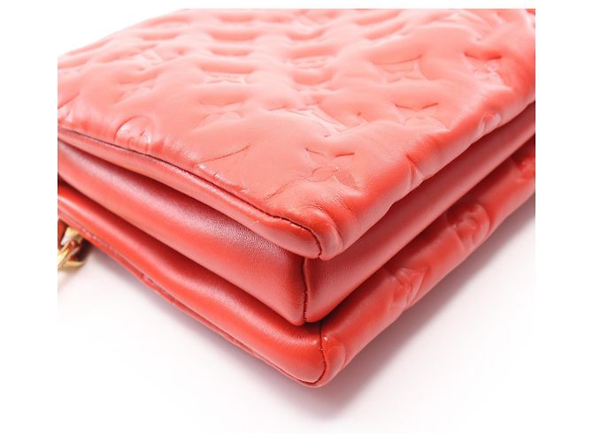 Louis Vuitton Monogram Prägung Leder Coussin PM Tasche Rot - Ansicht 8