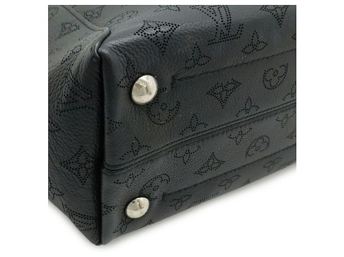 Borsa Louis Vuitton Monogram Mahina PM Nero - vista 4