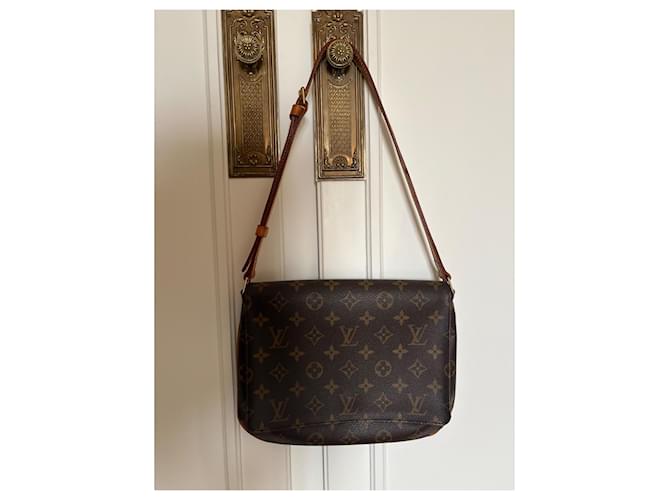 Louis Vuitton Musette Tango Marrone - vista 2