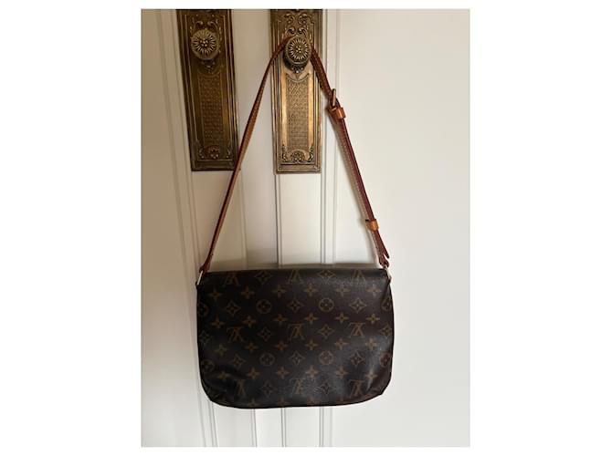 Louis Vuitton Musette Tango Marrone - vista 3