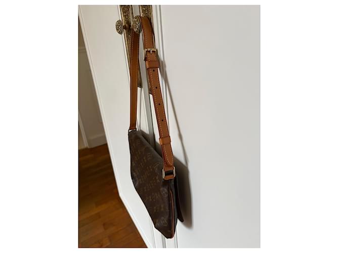 Louis Vuitton Musette Tango Marrone - vista 4