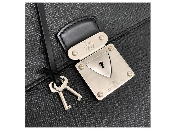 Borsa Louis Vuitton Taiga Laguito Grigio - vista 5
