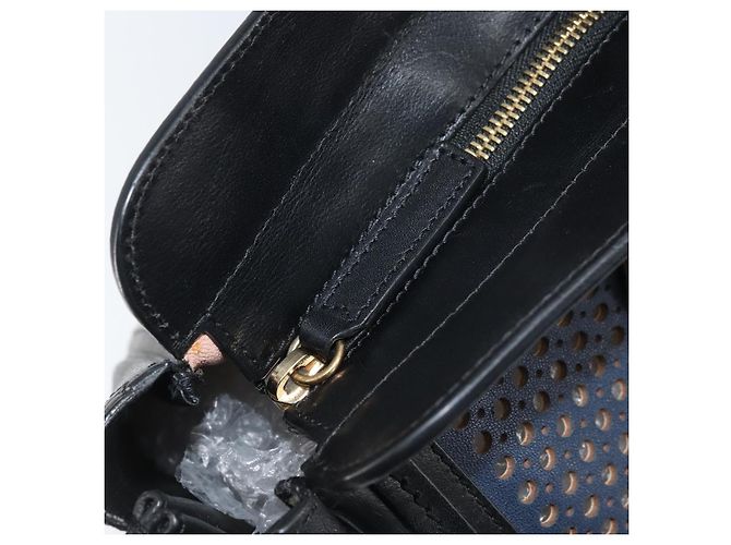 Chloé Sac à main Chloe Punching Alice en cuir noir et or Auth am11108 - vue 16