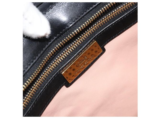 Chloé Sac à main Chloe Punching Alice en cuir noir et or Auth am11108 - vue 17
