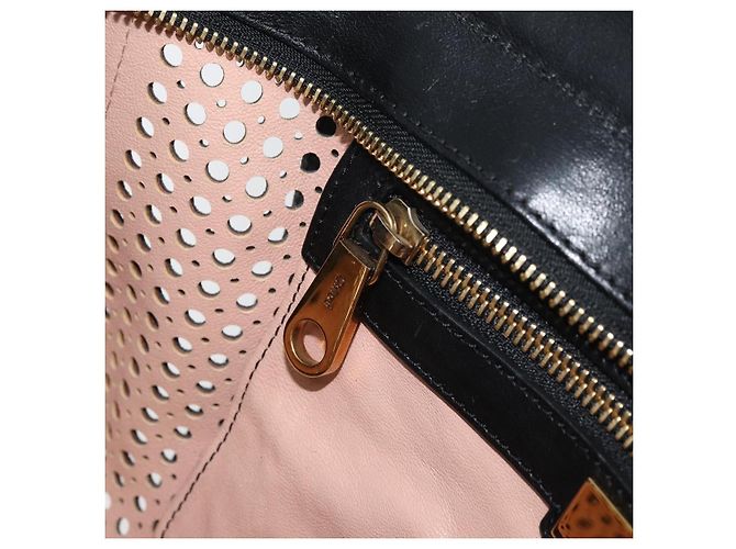 Chloé Sac à main Chloe Punching Alice en cuir noir et or Auth am11108 - vue 21