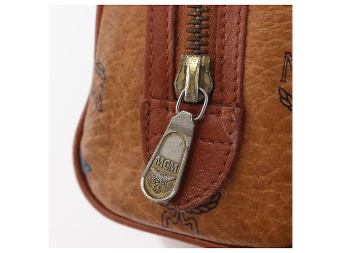 Borsa Boston Mini Logogram Vicetos MCM in pelle PVC 2 in 1 marrone oro Auth BAZ463 D'oro - vista 16