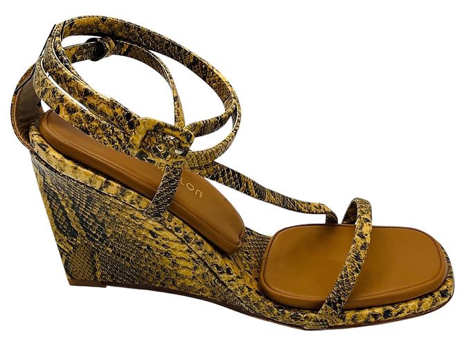 Sandalias de cuña con envoltura en el tobillo de estampado de serpiente multicolor Tan de Tamara Mellon Camello - vista 2