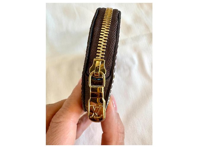 Monedero redondo Louis Vuitton Vivienne Edición Limitada Japón 2022 - vista 4
