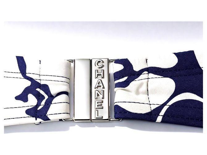 Chanel 2021 Coco Beach dunkelblauer und weißer einteiliger Badeanzug mit Ausschnitten FR 40 Marineblau - Ansicht 7
