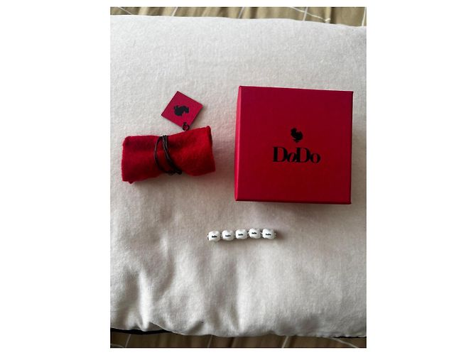 Dodo Pomellato Set di 5 charm / pepite Dodo in argento ed email bianco Silver hardware - vista 3