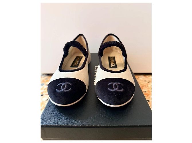 Bailarinas Chanel de terciopelo y lona Negro Blanco roto - vista 2
