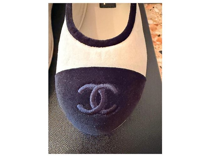 Bailarinas Chanel de terciopelo y lona Negro Blanco roto - vista 4