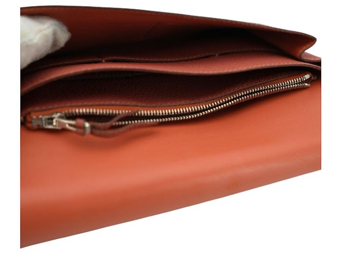 Billetera bifold Dogon Duo de cuero Togo rosa Clou de Selle de Hermès - vista 4