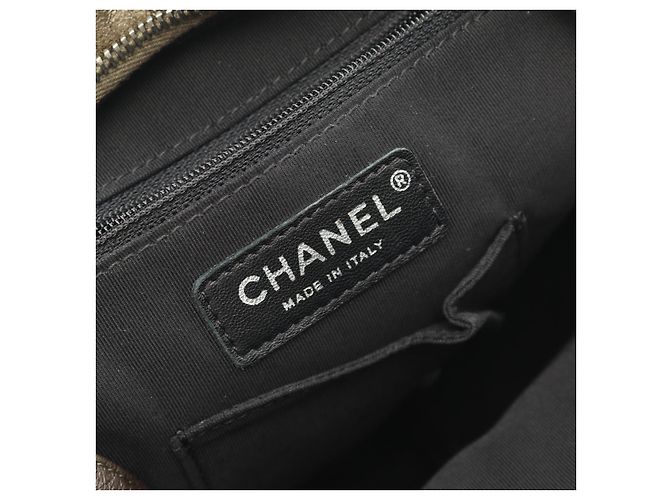 Timeless Chanel Matelassé Leder Rucksack Grün Khaki - Ansicht 4