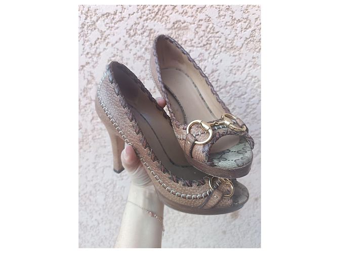 Scarpe con tacco Gucci in pelle marrone - vista 2